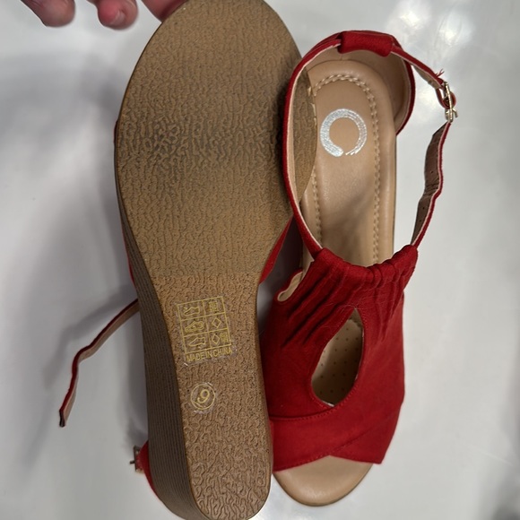 Journey size 9 Red - Picture 3 of 3